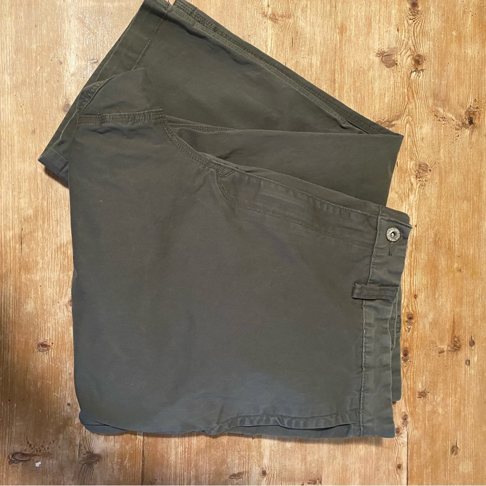 Men’s Duluth Trading Company pants 42” x 32”